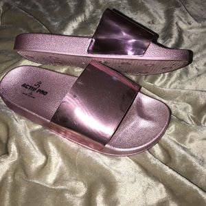 • Pink Chrome Sandals / (S) *5/6 NWT!!